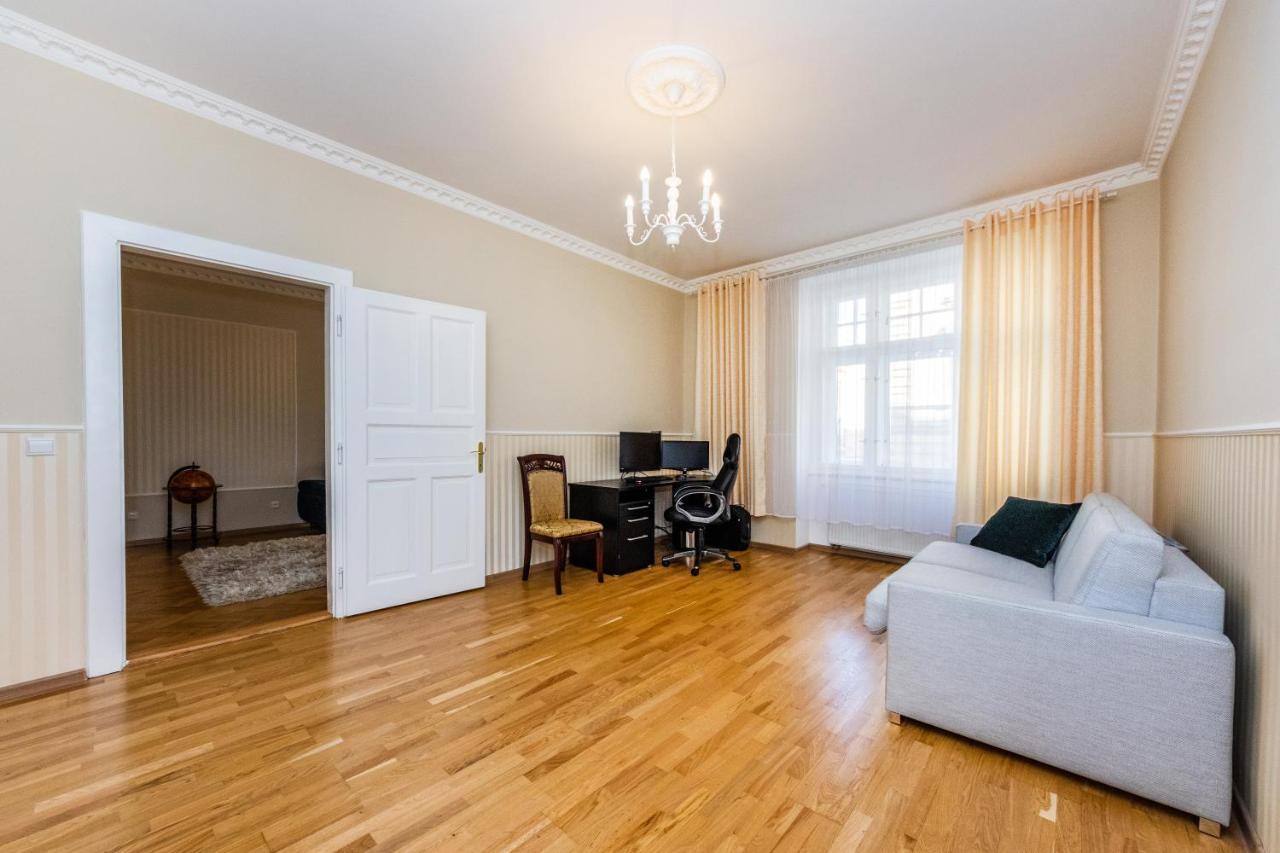 Prostorny Tripokojovy Apartman U Nabrezi Vltavy Apartment Praga Exterior foto