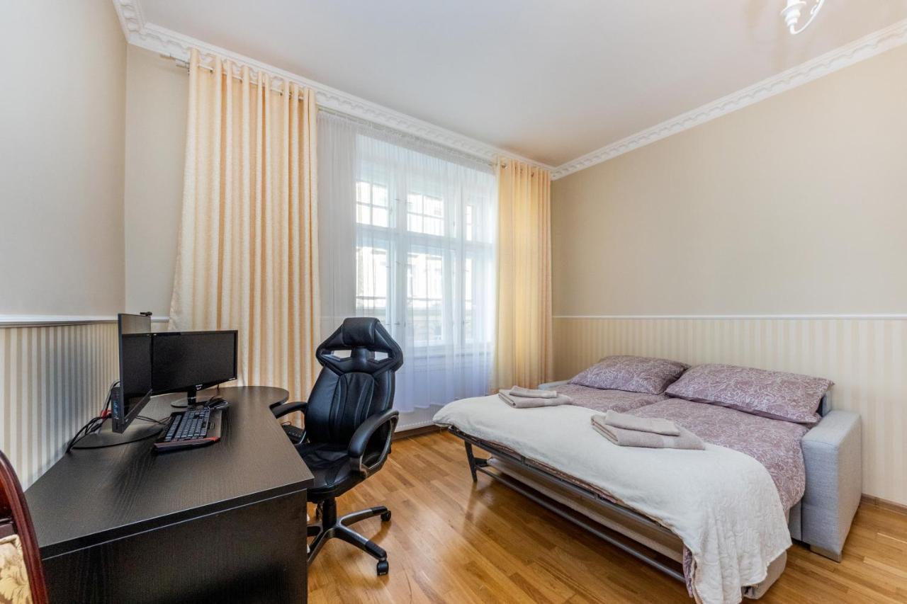 Prostorny Tripokojovy Apartman U Nabrezi Vltavy Apartment Praga Exterior foto