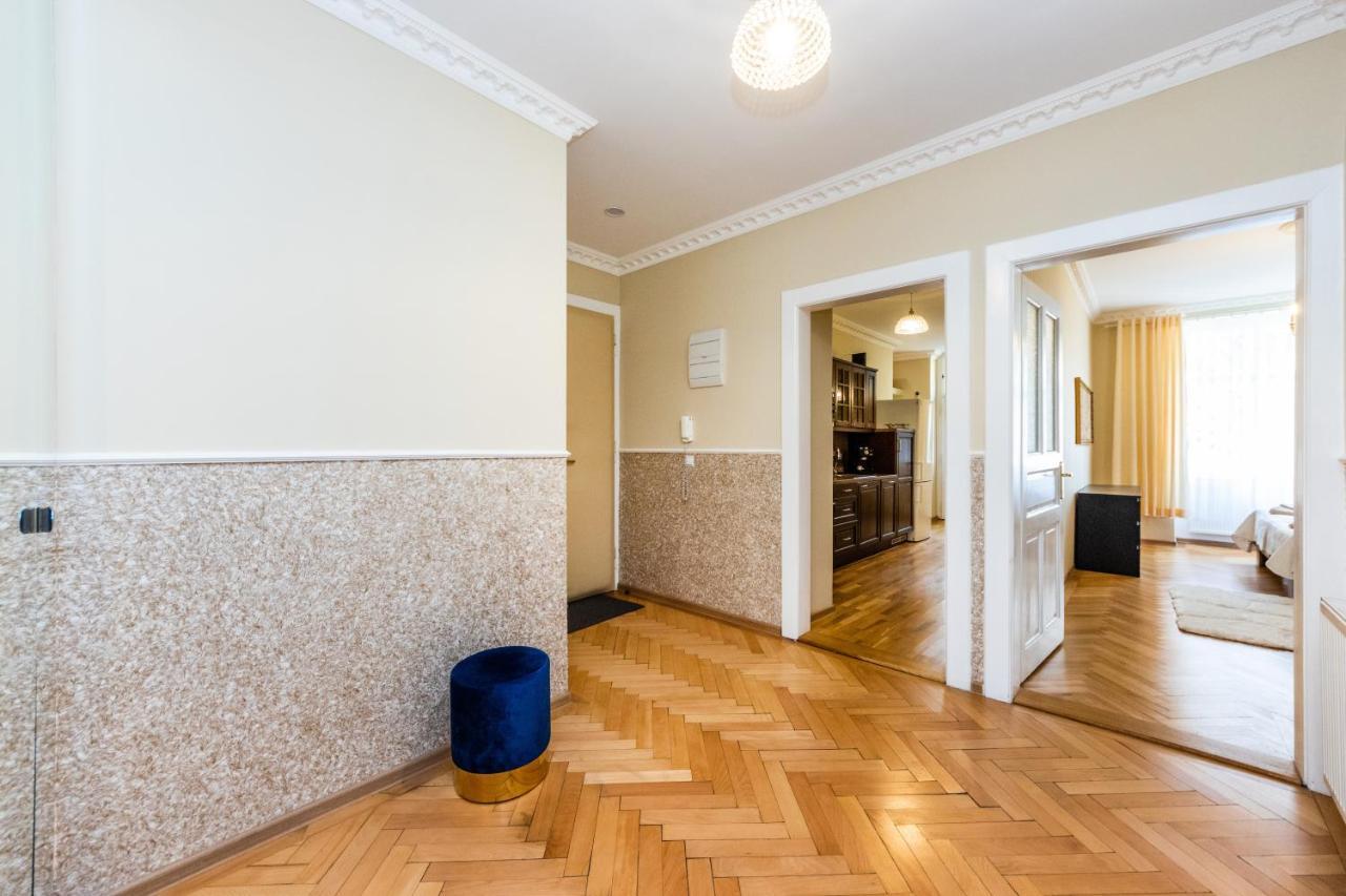 Prostorny Tripokojovy Apartman U Nabrezi Vltavy Apartment Praga Exterior foto