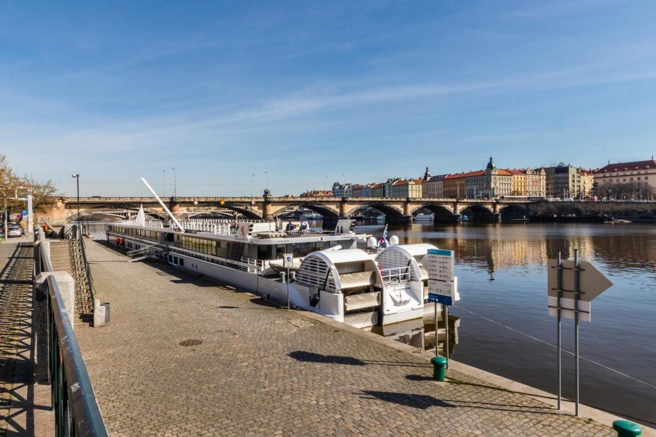 Prostorny Tripokojovy Apartman U Nabrezi Vltavy Apartment Praga Exterior foto